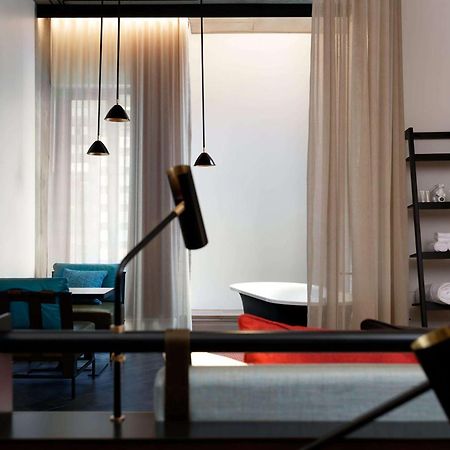 Qt Melbourne Hotel Ngoại thất bức ảnh A suite at the hotel