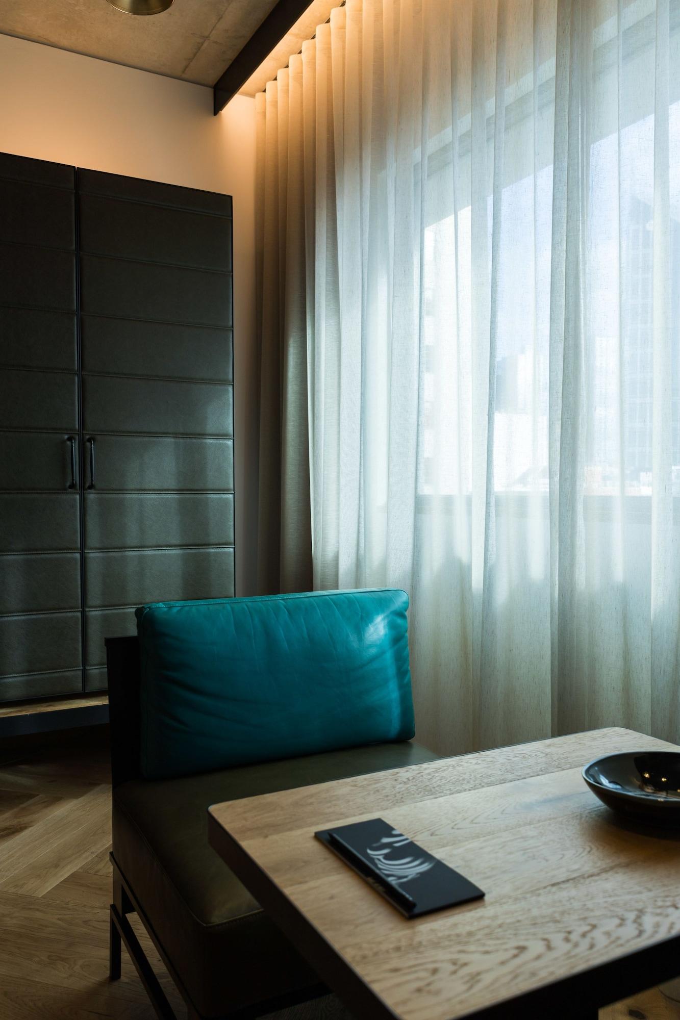 Qt Melbourne Hotel Ngoại thất bức ảnh A sheer curtain