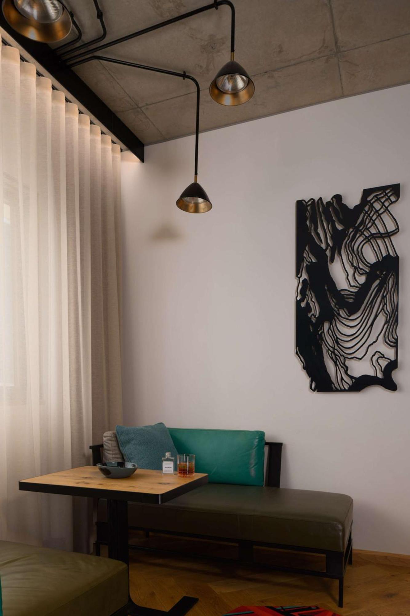Qt Melbourne Hotel Ngoại thất bức ảnh A wall sculpture by the artist