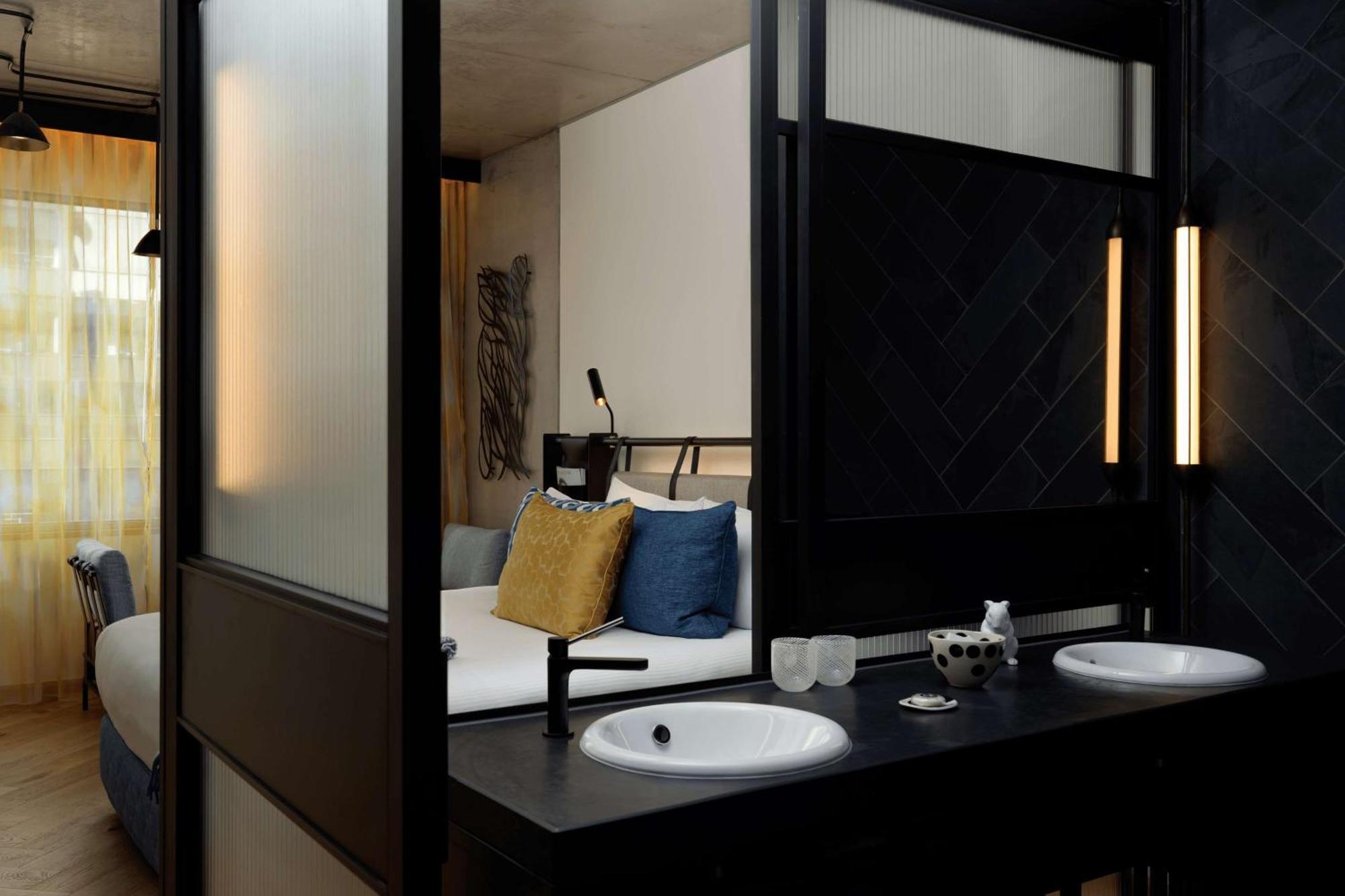 Qt Melbourne Hotel Ngoại thất bức ảnh Bathroom