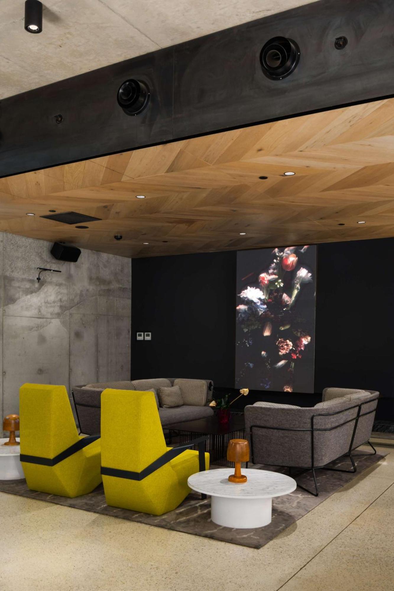 Qt Melbourne Hotel Ngoại thất bức ảnh The interior of the 2014 edition of the 100 Design exhibition