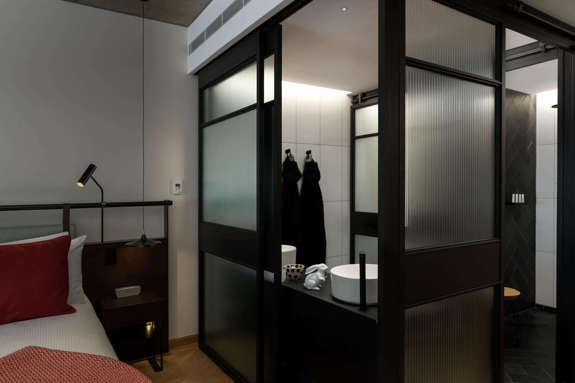 Qt Melbourne Hotel Ngoại thất bức ảnh A room at the hotel