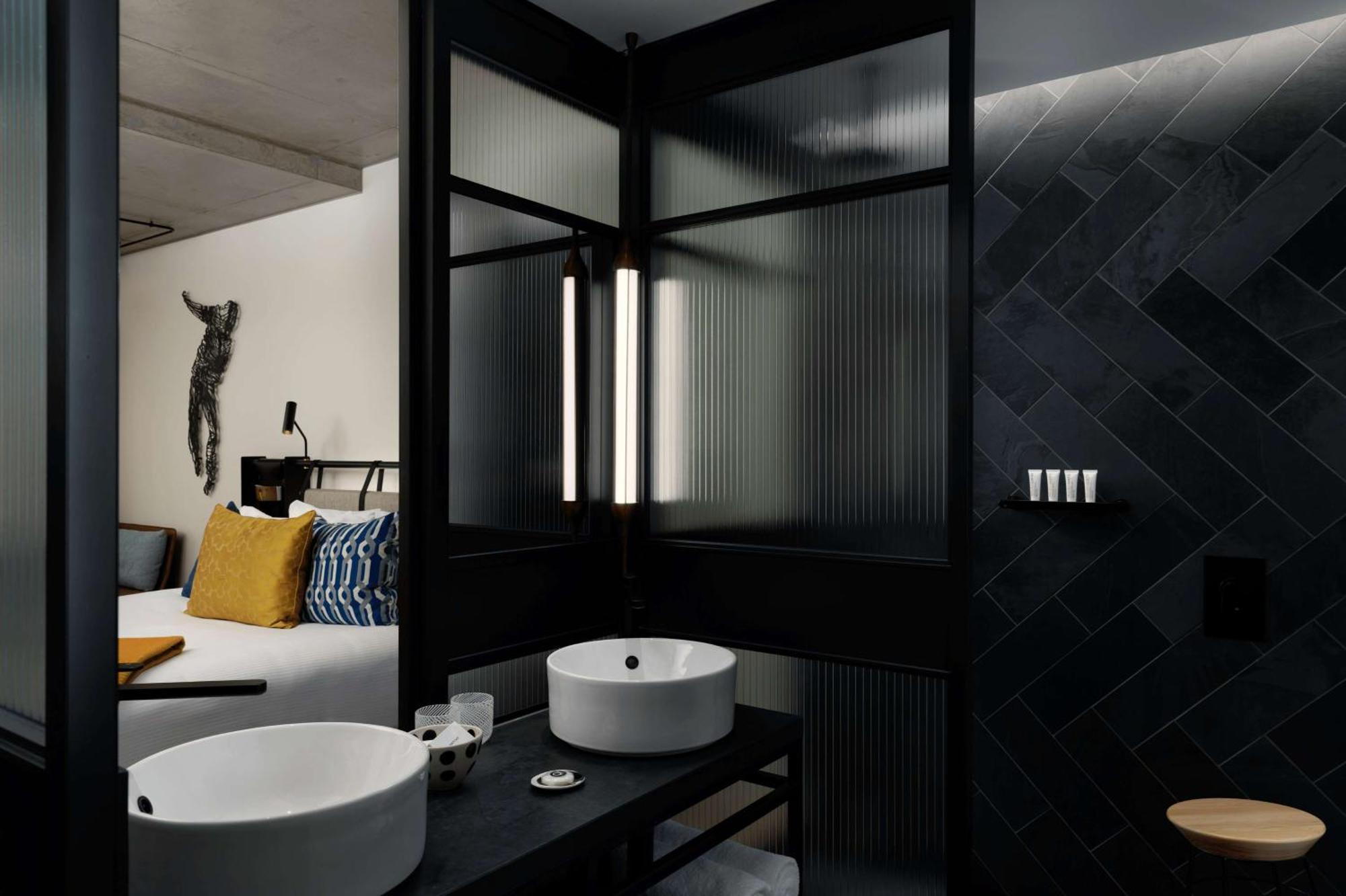 Qt Melbourne Hotel Ngoại thất bức ảnh Bathroom
