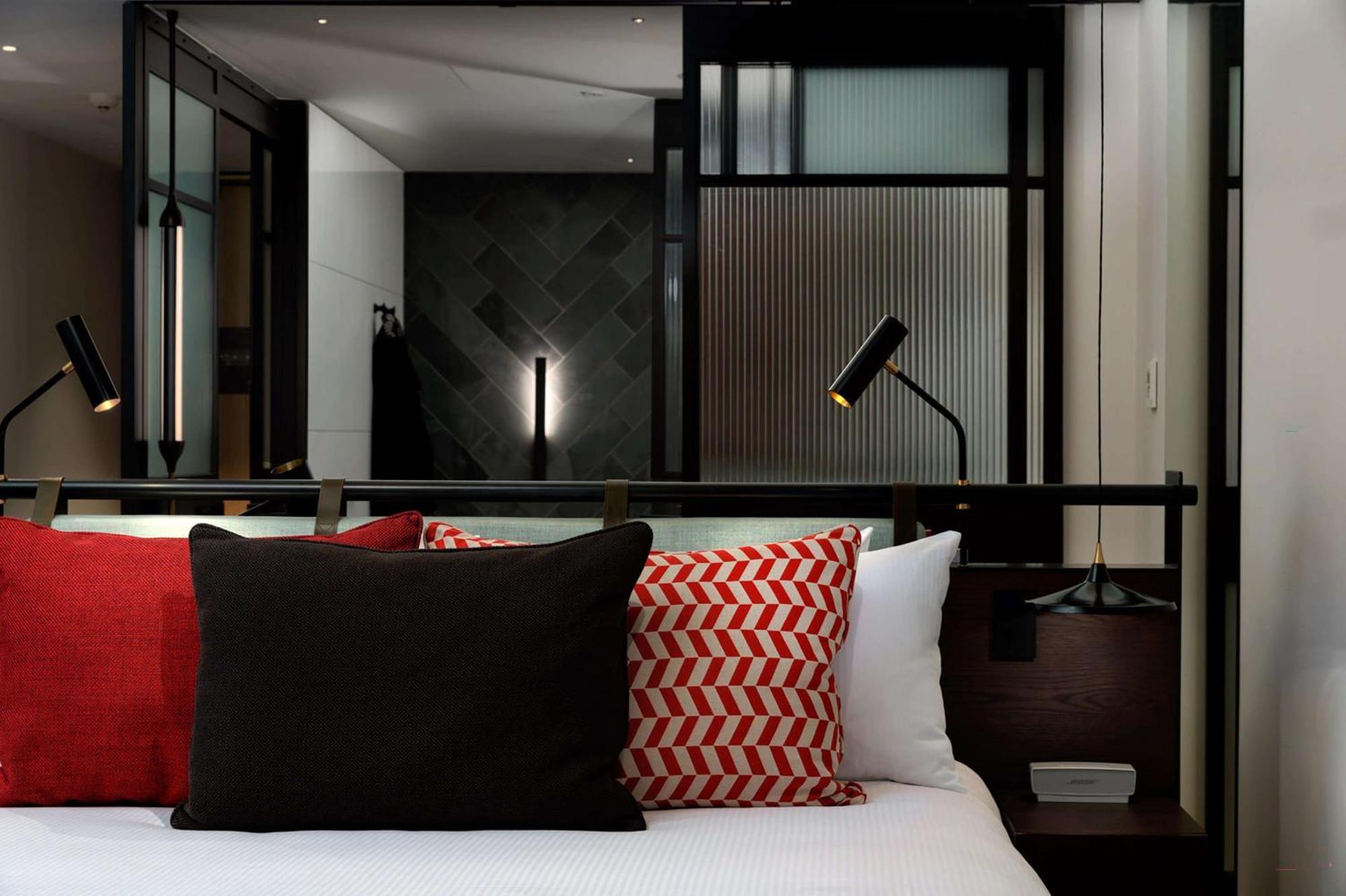 Qt Melbourne Hotel Ngoại thất bức ảnh A room at the hotel