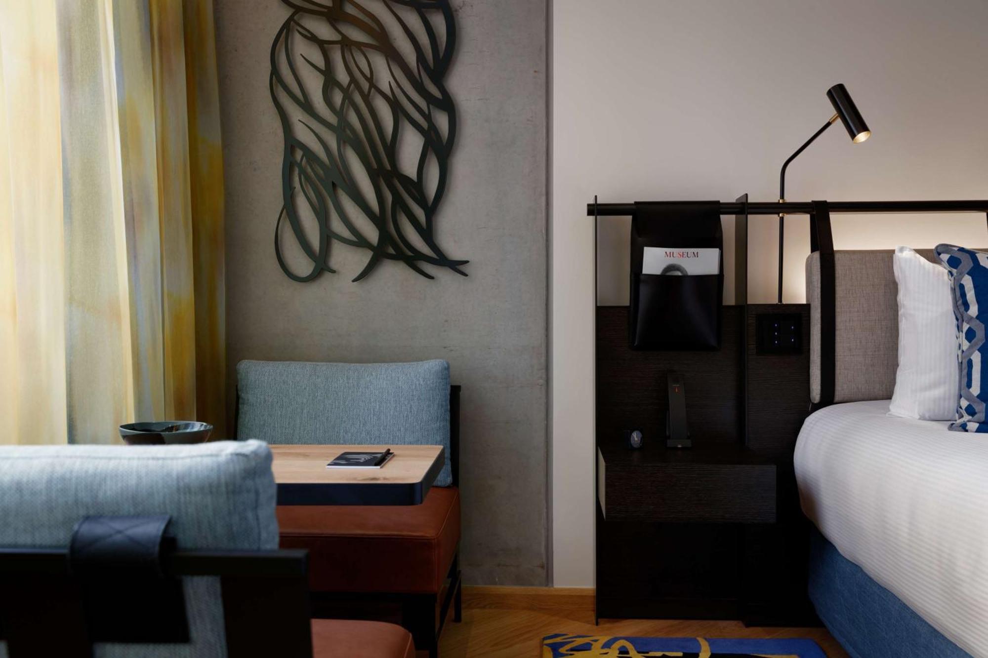 Qt Melbourne Hotel Ngoại thất bức ảnh A room at the hotel