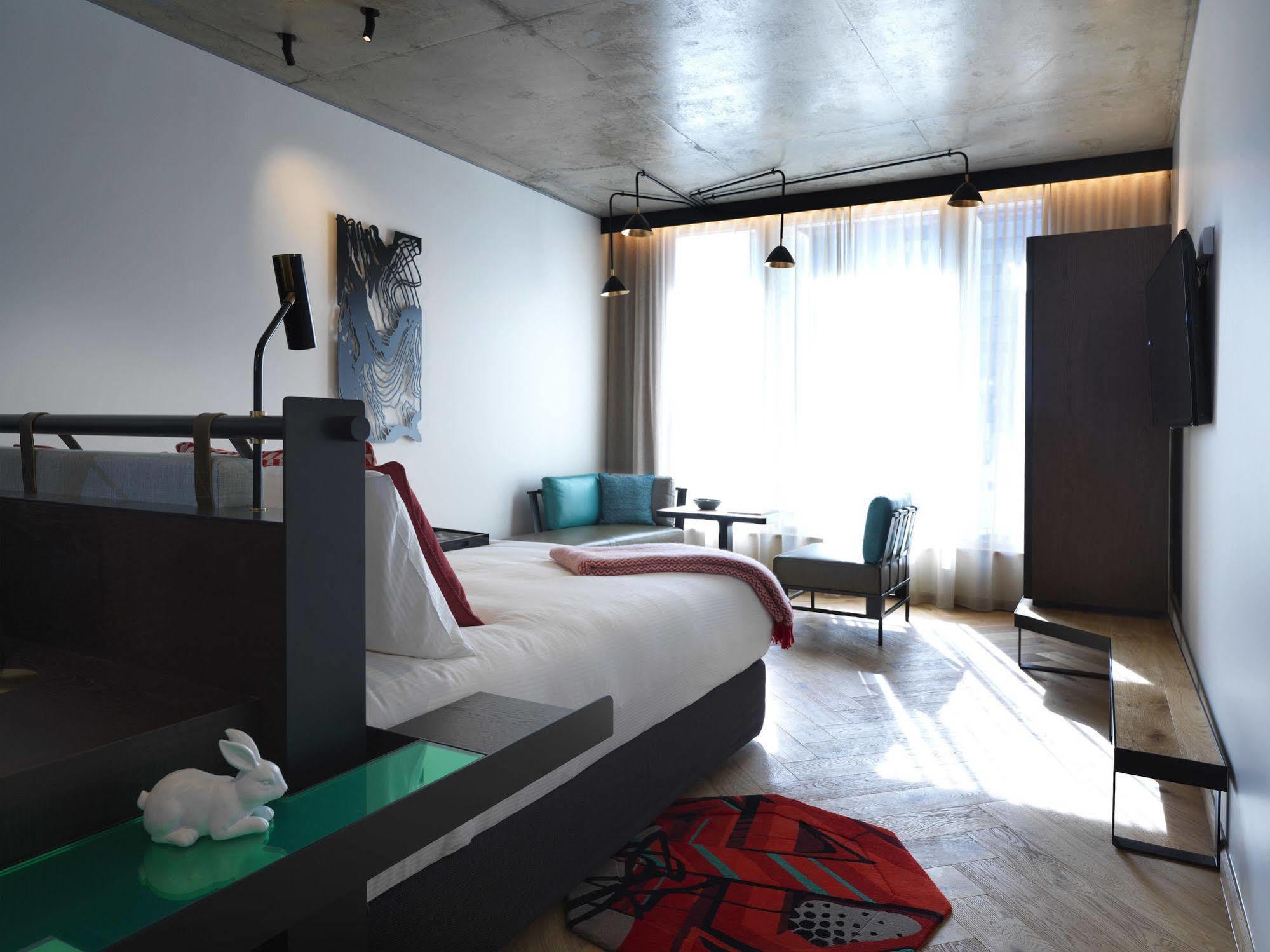 Qt Melbourne Hotel Ngoại thất bức ảnh A room at the hotel